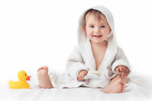 La toilette de bébé : Comment le laver ? Que faut-il prévoir ?