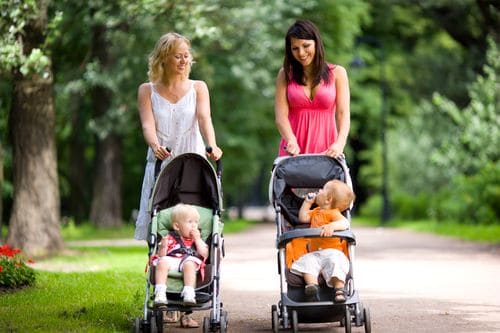 Comment choisir la poussette bébé adaptée pour une promenade ?
